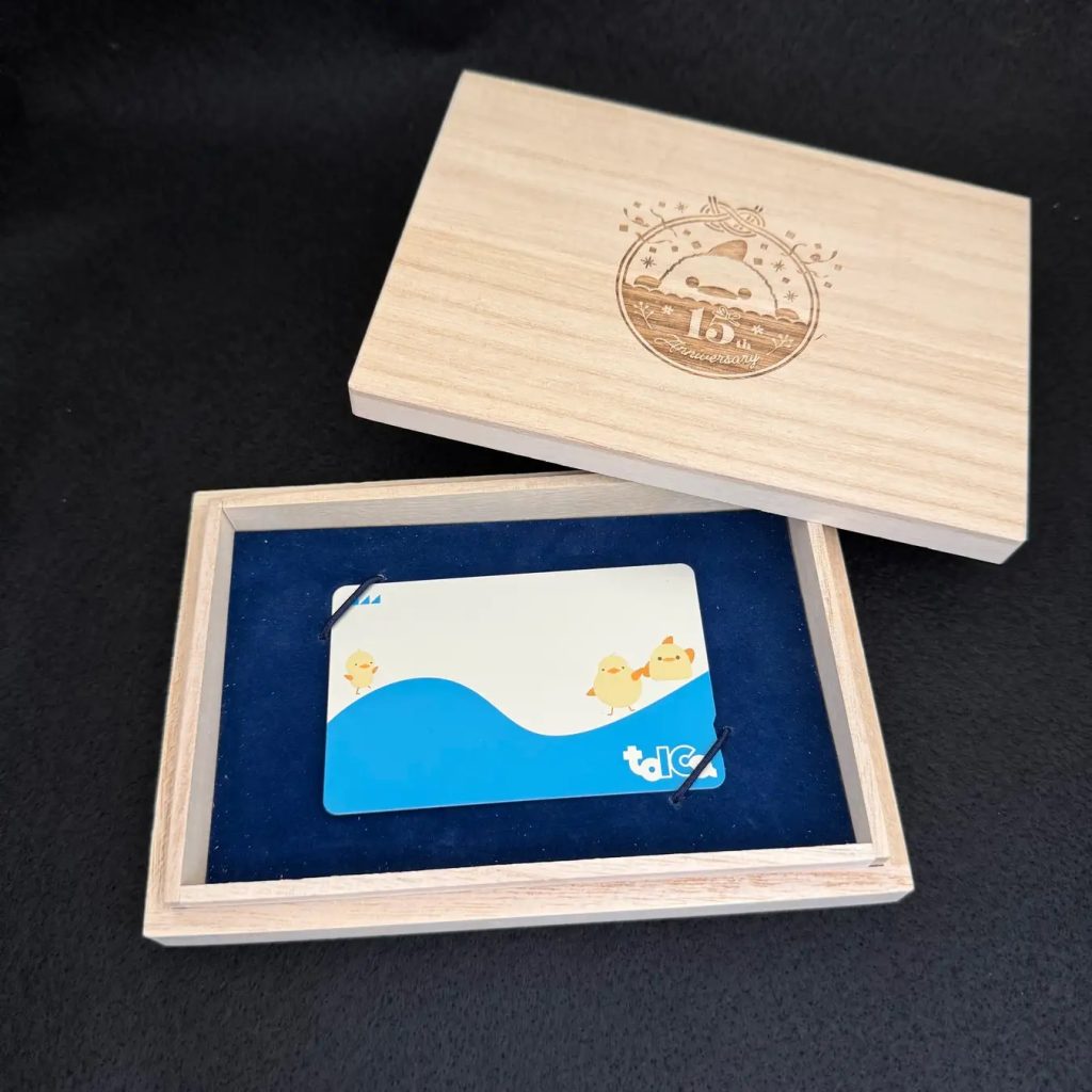「Piyorin」15周年限定IC卡將登場!附手工桐木盒套組同步開賣 8 %E5%9C%96%E7%89%87 Piyorin15%E5%91%A8%E5%B9%B4%E9%99%90%E5%AE%9AIC%E5%8D%A1%E5%B0%87%E7%99%BB%E5%A0%B4 3 0 1024x1024 1