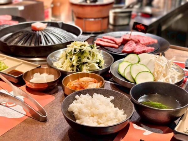 百貨地下街也能大啖A5和牛!信義區「和庵燒肉株式會社」個人燒肉套餐掀話題 8 店內採一人一爐設計,消費者不用揪團也能輕鬆享受炭火燒肉樂趣。圖/周含鍾攝
