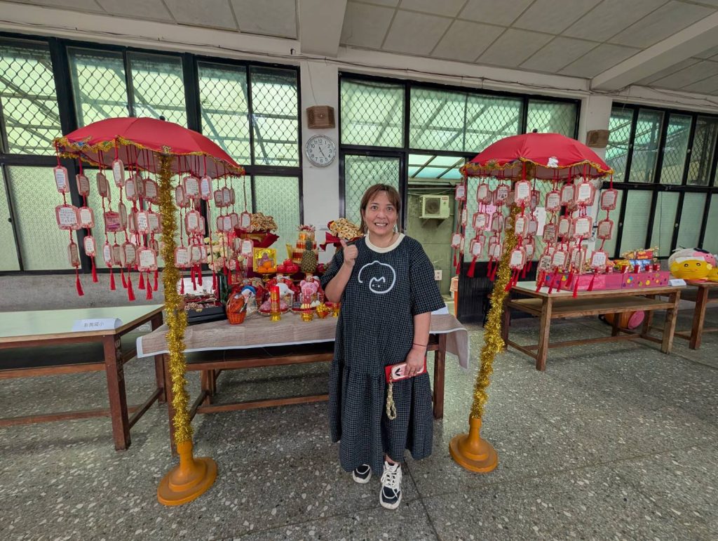 苗栗頭份四月八慶典開跑!16校學子「創意供桌」迎媽祖 糖果零嘴化身特色供品 10 239567 0 1024x771 1
