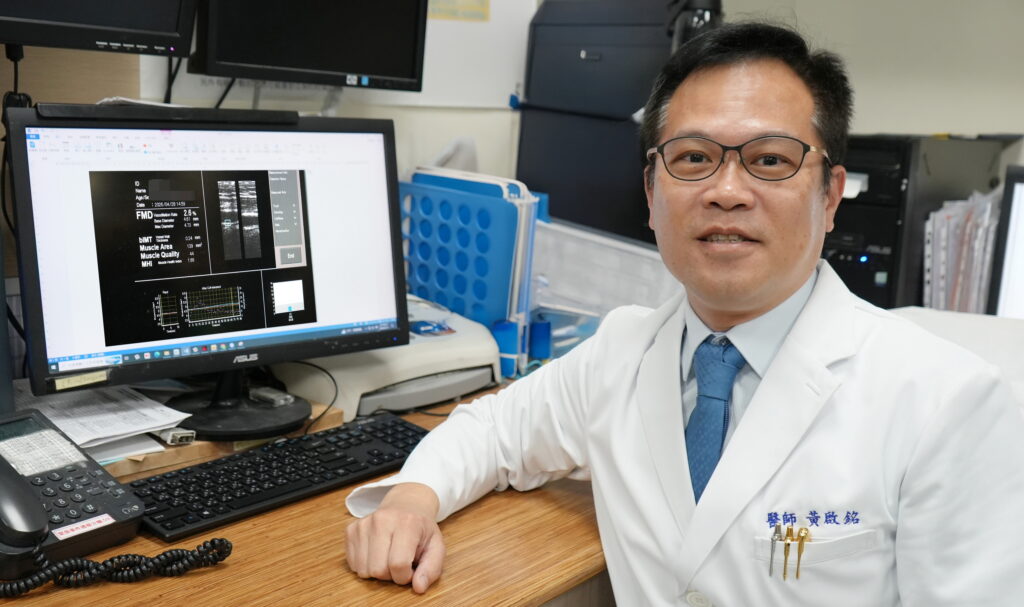血壓、血脂、血糖正常還不夠 台北醫院引進FMD檢查提早掌握心血管風險 7 %E9%BB%83%E5%95%9F%E9%8A%98%E4%B8%BB%E4%BB%BB%E8%A1%A8%E7%A4%BA%E5%B8%B8%E8%A6%8F%E8%A9%95%E4%BC%B0%E8%A1%80%E7%AE%A1%E5%85%A7%E7%9A%AE%E5%8A%9F%E8%83%BD%E6%9C%89%E5%8A%A9%E6%96%BC%E5%8F%8A%E6%97%A9%E6%8E%8C%E6%8F%A1%E8%A1%80%E7%AE%A1%E5%81%A5%E5%BA%B7%E7%8B%80%E6%B3%81 1024x607 1
