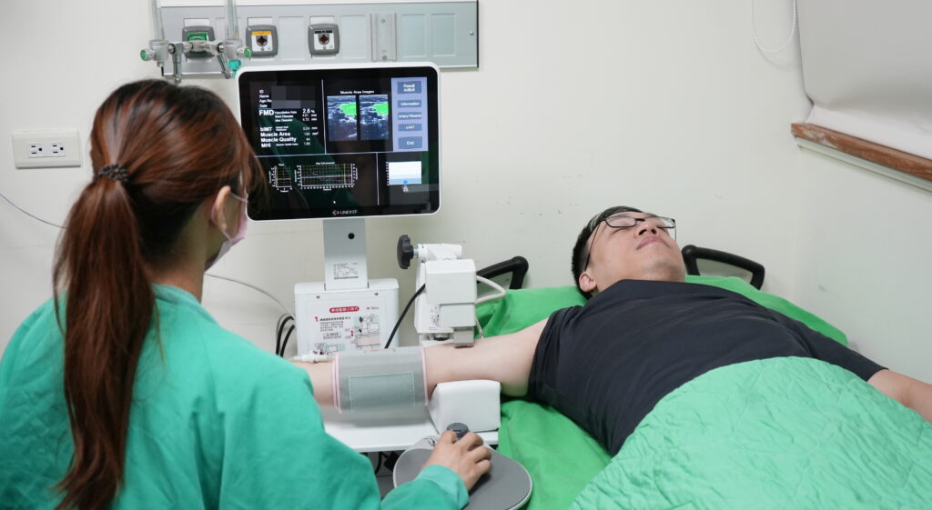血壓、血脂、血糖正常還不夠 台北醫院引進FMD檢查提早掌握心血管風險 8 %E8%A1%80%E7%AE%A1%E5%85%A7%E7%9A%AE%E5%8A%9F%E8%83%BD%E6%AA%A2%E6%9F%A5%E7%A4%BA%E6%84%8F%E5%9C%96%E9%9D%9E%E7%95%B6%E4%BA%8B%E4%BA%BA 1024x561 1