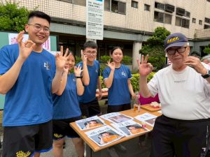 青銀共釀世界情 八德榮家品味世界酒文化日攜手國防理工學院青年交流促進世代共融 5 15 300x225 1