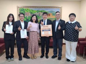 中臺科大牙技系橫掃全國競賽 勇奪冠亞季軍展現頂尖實力 2 %E7%8D%B2%E7%8D%8E%E5%AD%B8%E7%94%9F%E8%88%87%E9%99%B3%E9%8C%A6%E6%9D%8F%E6%A0%A1%E9%95%B7%E5%B7%A63%E5%90%B3%E4%B8%96%E7%B6%93%E5%89%AF%E6%A0%A1%E9%95%B7%E5%8F%B32%E5%8F%8A%E7%89%99%E6%8A%80%E7%B3%BB%E6%B1%9F%E4%BA%AD%E5%84%80%E5%89%AF%E4%B8%BB%E4%BB%BB%E5%8F%B31%E5%90%88%E5%BD%B1 300x225 1