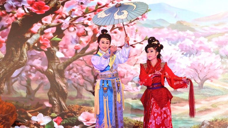 新北巷弄藝起來6/6登場 《李靖斬龍》揭開序幕 10 《圖說》明華園戲劇總團《李靖斬龍》取材自民間傳說與神話故事,由歌仔戲無敵小生孫翠鳳精采演出。〈文化局提供〉