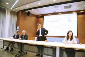 優越地理環境、便捷生活機能與交通網絡 中科局長許茂新:中科是最受工程師青睞工作點 21 %E5%BB%A0%E5%95%86%E6%8F%90%E5%87%BA%E5%9C%8B%E9%9A%9B%E5%B8%82%E5%A0%B4%E6%8B%93%E9%8A%B7%E5%8D%94%E5%8A%A9%E9%9C%80%E6%B1%82%E8%A8%B1%E8%8C%82%E6%96%B0%E5%B1%80%E9%95%B7%E5%8F%B32%E8%A6%AA%E8%87%AA%E5%9B%9E%E6%87%89%E8%AA%AA%E6%98%8E Fotor 300x200 1