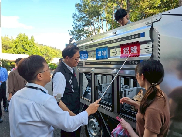 桃市府參訪中華汽車智慧製造產線 首輛國產電動貨車推動產業淨零轉型 12 f 29537103 1