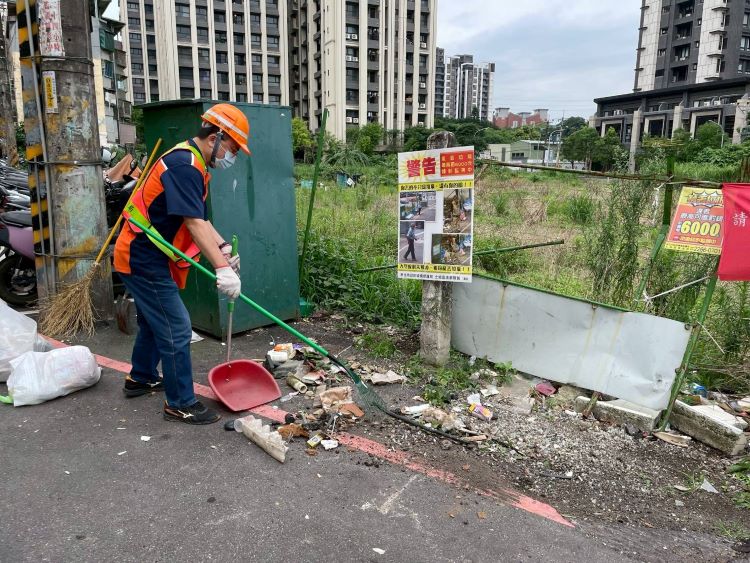 基北北桃聯手防疫治水 新北倡建鼠類監測標準、強化鶯歌溪治理 7 《圖說》整頓環境、清除髒亂點,杜絕鼠患。〈環保局提供〉