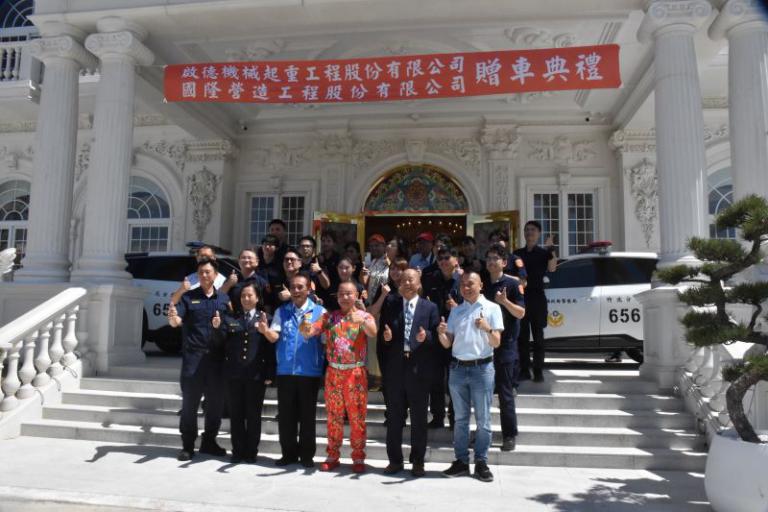 啟德機械起重及國隆營造工程捐贈竹北分局警用巡邏汽車 4 20260527155718 9770e476