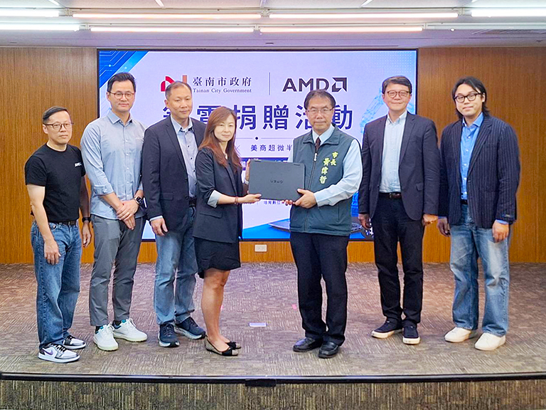 AMD捐贈筆電支援臺南AI教程 黃偉哲感謝蘇姿丰助力在地教育 8 20260528180714 0b59993f