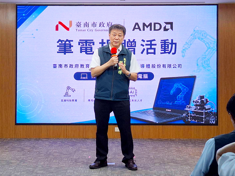AMD捐贈筆電支援臺南AI教程 黃偉哲感謝蘇姿丰助力在地教育 12 20260528181551 ddf9e438