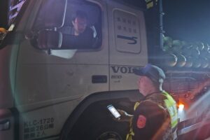 玉警護瓜添插曲 山羌野兔頻出沒 彷彿指引警方巡田水 13 MEITU 20260529 105721925 300x200 1