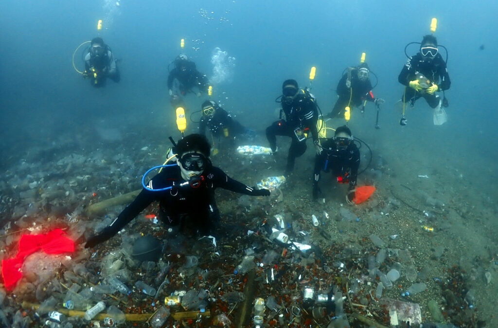 新北蟬聯全國「海洋環境管理考核」最高榮譽 連2年榮獲特優 10 %E6%B7%A8%E6%B5%B7%E5%90%88%E4%BD%9C%E7%A4%BE%E6%8F%90%E4%BE%9B%E8%A3%9D%E5%82%99%E4%BA%88%E6%BD%9B%E6%B5%B7%E6%88%B0%E5%B0%87%E9%80%B2%E8%A1%8C%E6%B7%A8%E6%B5%B7%E6%B4%BB%E5%8B%95 1024x674 1