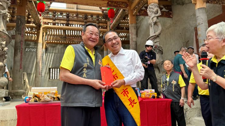 《圖說》侯友宜市長肯定金山慈護宮致力於文資保存及推動地方公益〈民政局提供〉