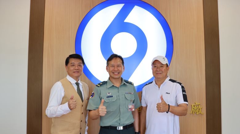 《圖說》宜蘭縣政府115年端午節敬軍慰問活動，右為宏鎰集團林以勝董事長兼宜蘭縣軍人服務站駐區顧問林以勝、左為宏鎰集團經理尹華忠。〈宏鎰集團提供〉